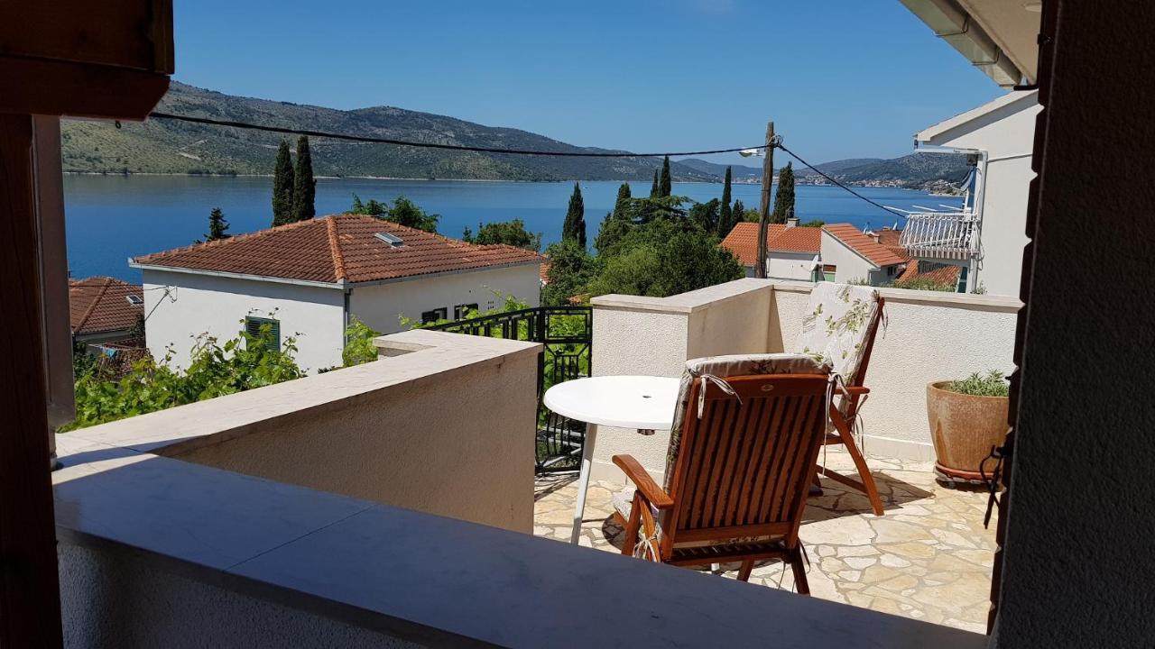 Villa Apartments Oliva Сегет-Враница Экстерьер фото
