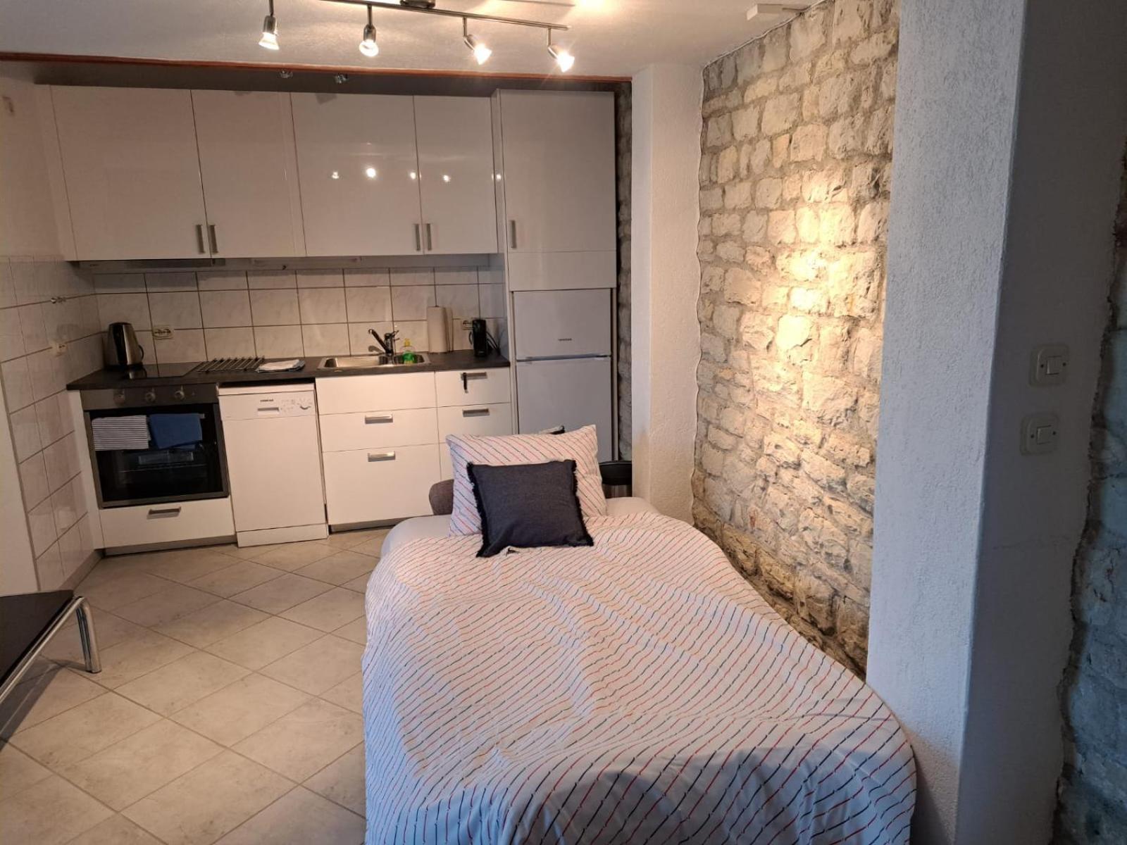 Villa Apartments Oliva Сегет-Враница Экстерьер фото